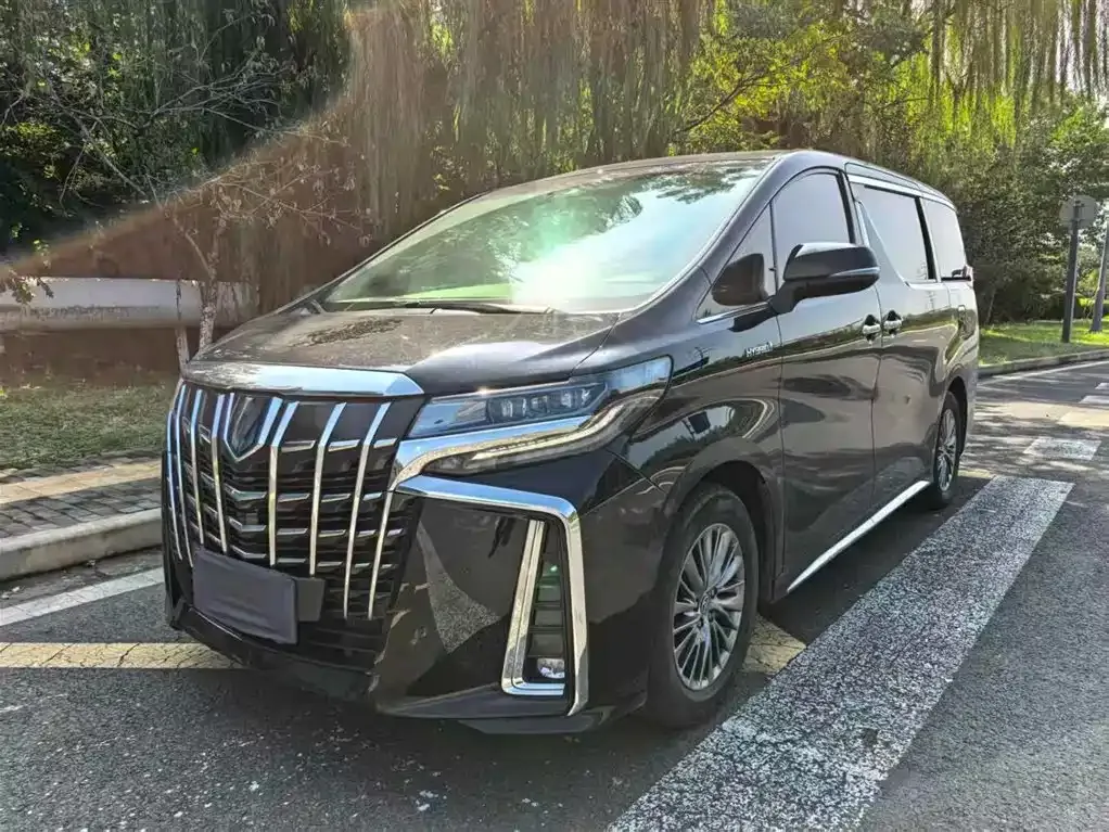 Toyota Alphard — фото 3