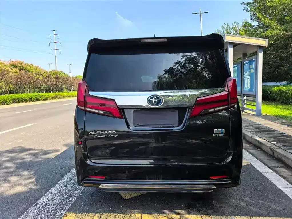 Toyota Alphard — фото 5