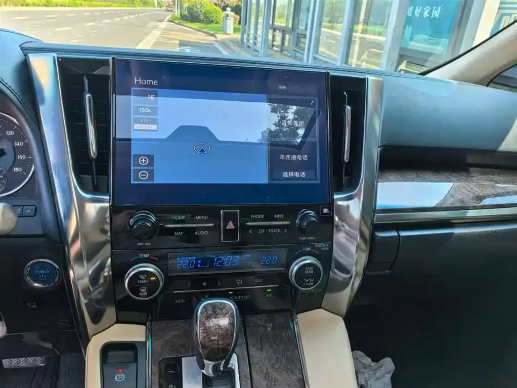 Toyota Alphard — фото 9