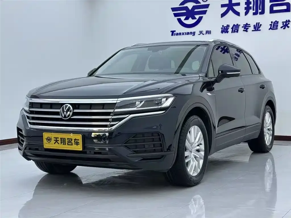 Volkswagen Touareg — фото 1