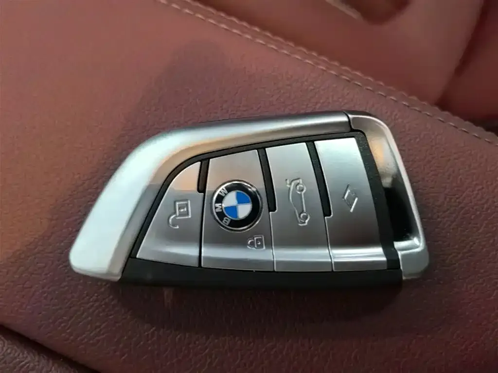 BMW 5 Series — фото 9