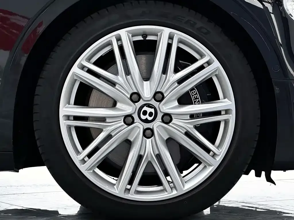 Bentley Flying Spur — фото 8