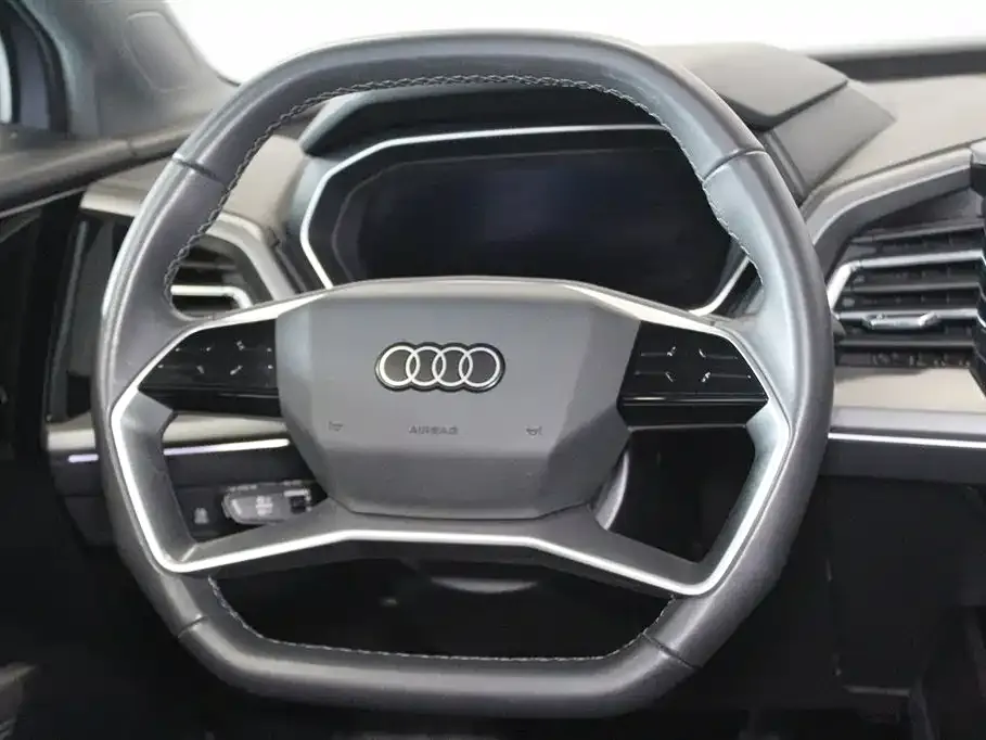 Audi Q4 e-tron — фото 10