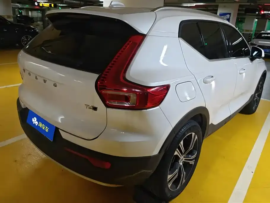 Volvo XC40 — фото 3