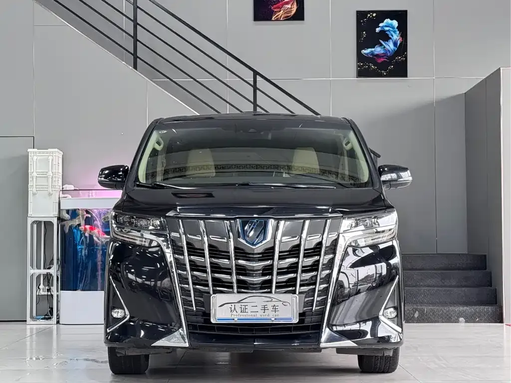 Toyota Alphard — фото 2
