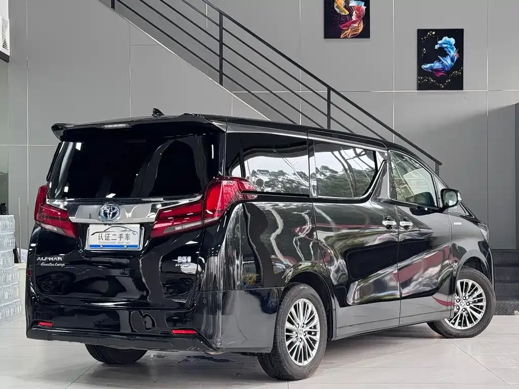 Toyota Alphard — фото 3