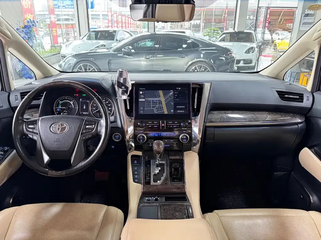 Toyota Alphard — фото 5