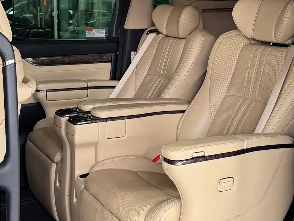 Toyota Alphard — фото 6