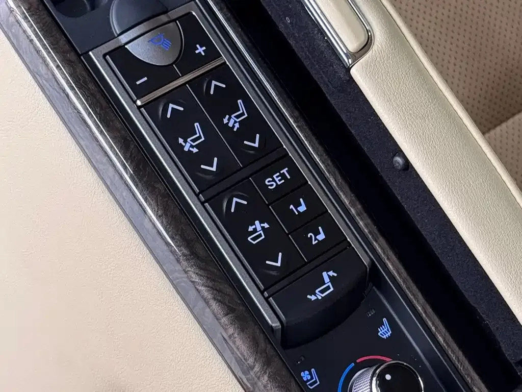 Toyota Alphard — фото 9