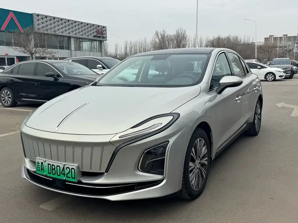 Hongqi E-QM5 — фото 1