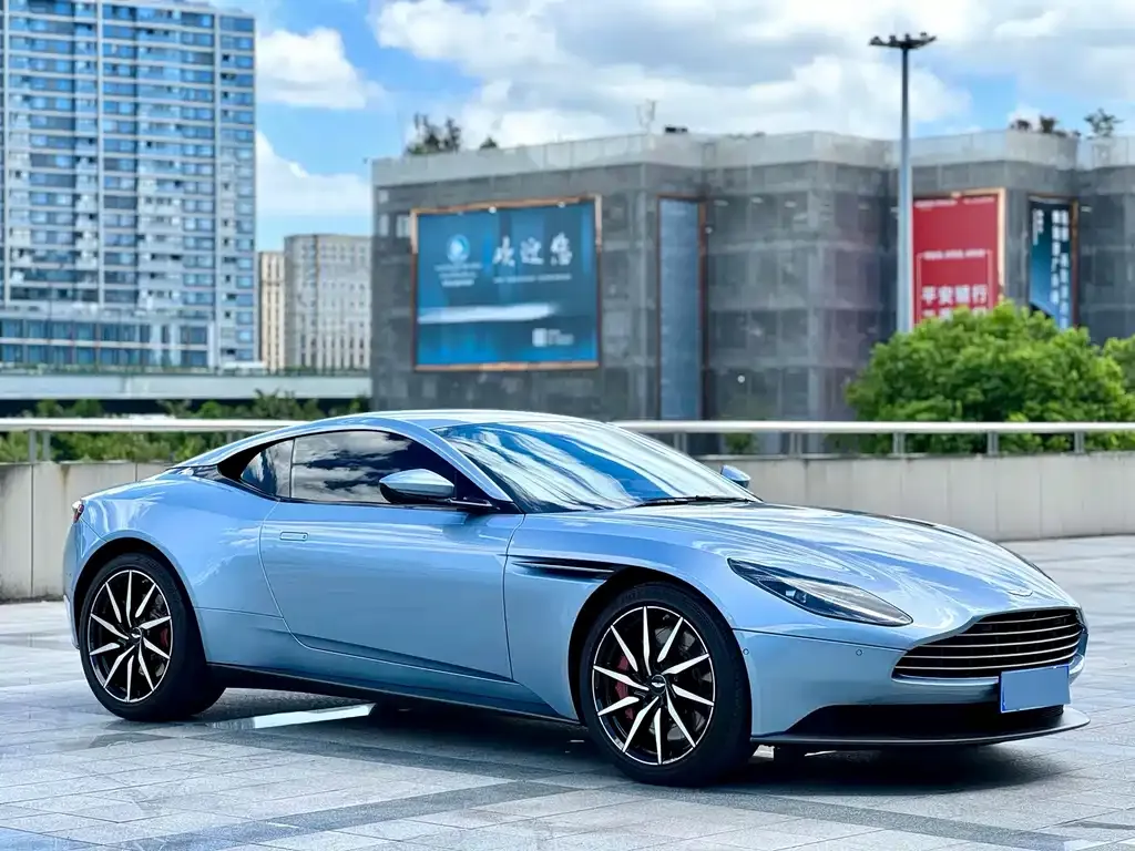 Aston Martin DB11 — фото 2