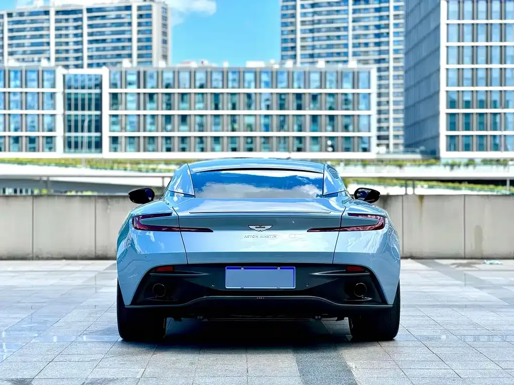 Aston Martin DB11 — фото 6