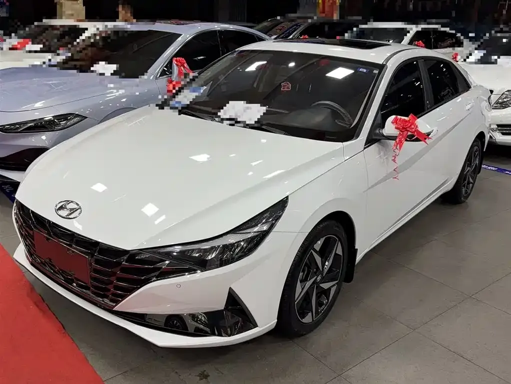 Hyundai Elantra — фото 2