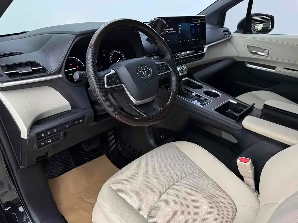 Toyota Granvia — фото 4