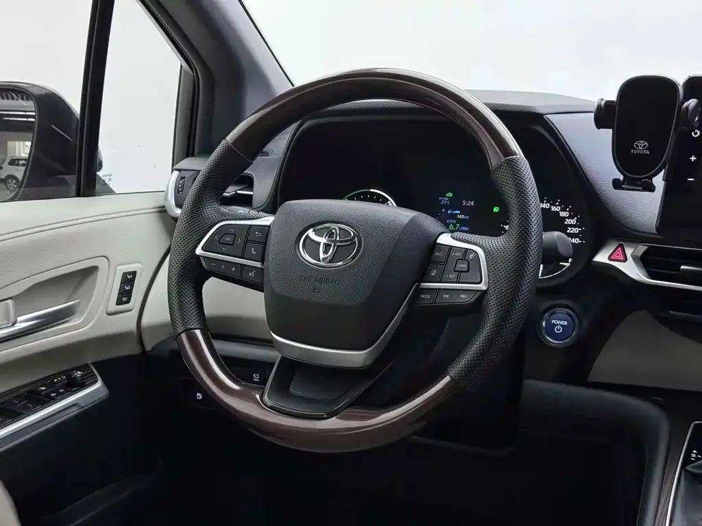 Toyota Granvia — фото 8