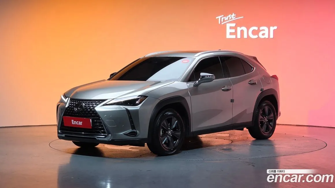 Lexus UX — фото 1