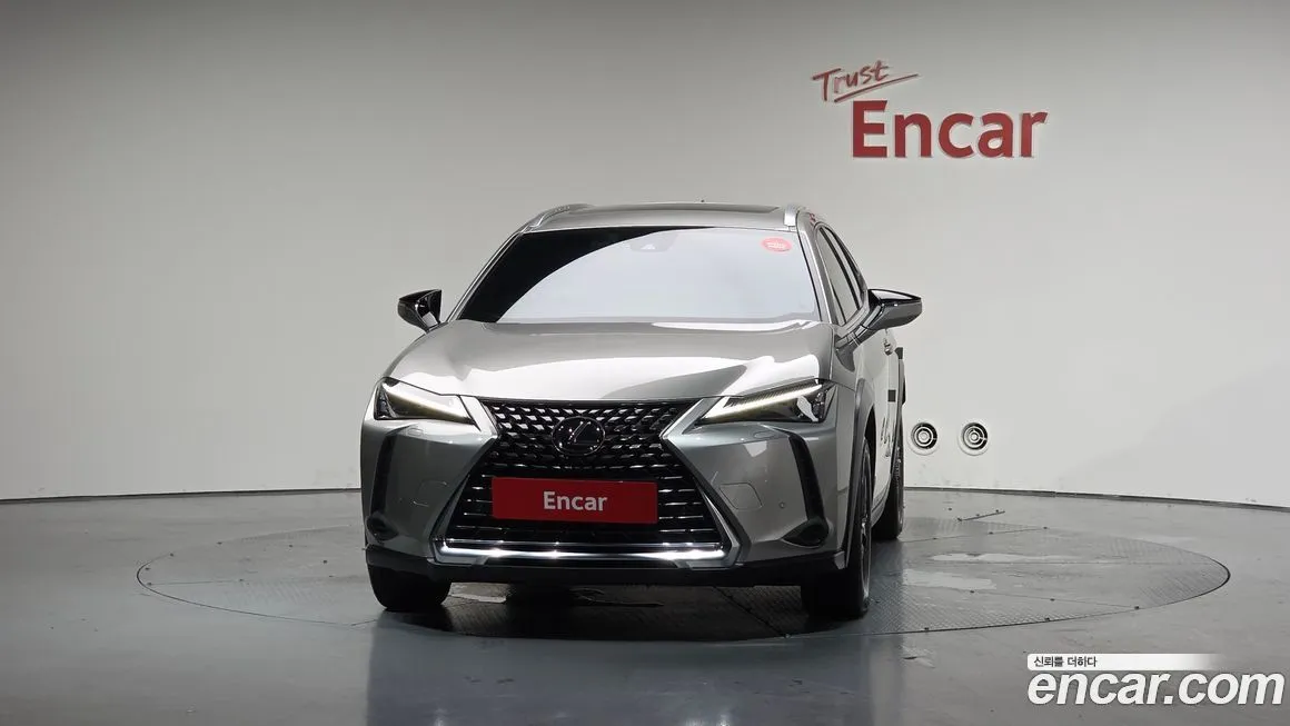 Lexus UX — фото 3