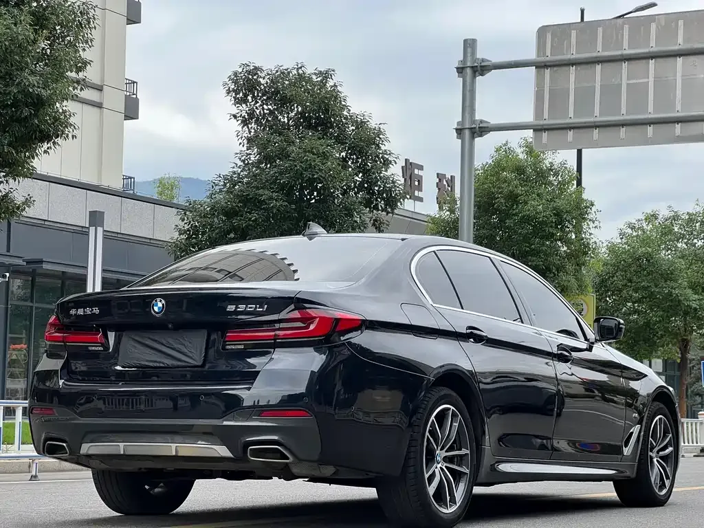 BMW 5 Series — фото 4