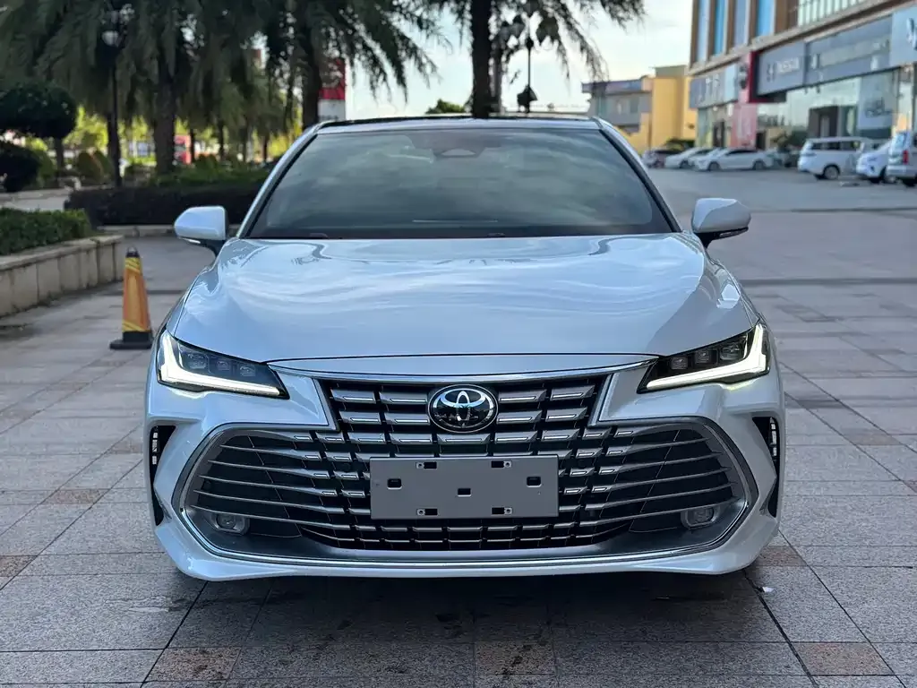 Toyota Avalon — фото 2