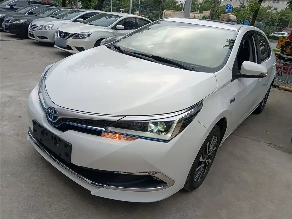 Toyota Corolla Hybrid — фото 1