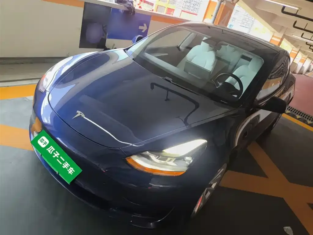 Tesla Model 3 — фото 1