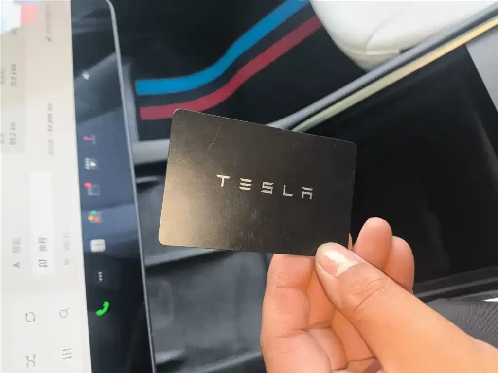 Tesla Model 3 — фото 9