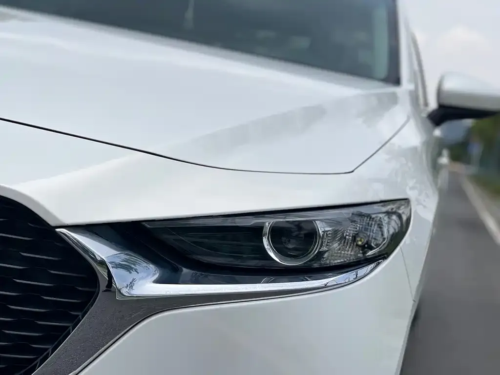 Mazda 3 Axela — фото 10