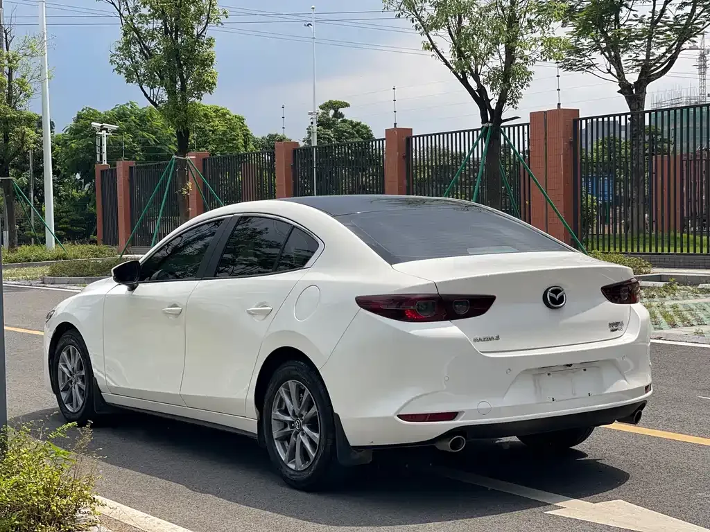 Mazda 3 Axela — фото 9