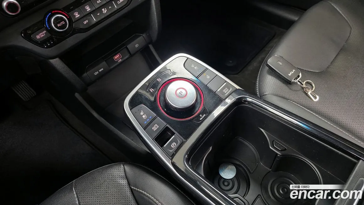 Kia Niro — фото 9