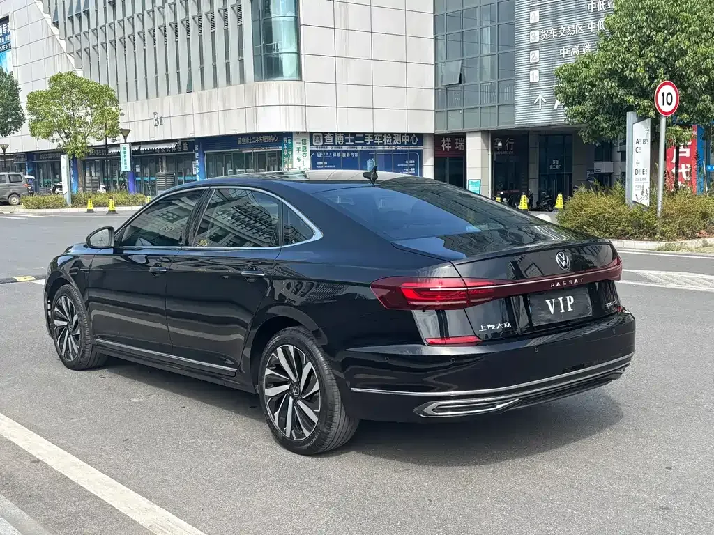 Volkswagen Passat — фото 6