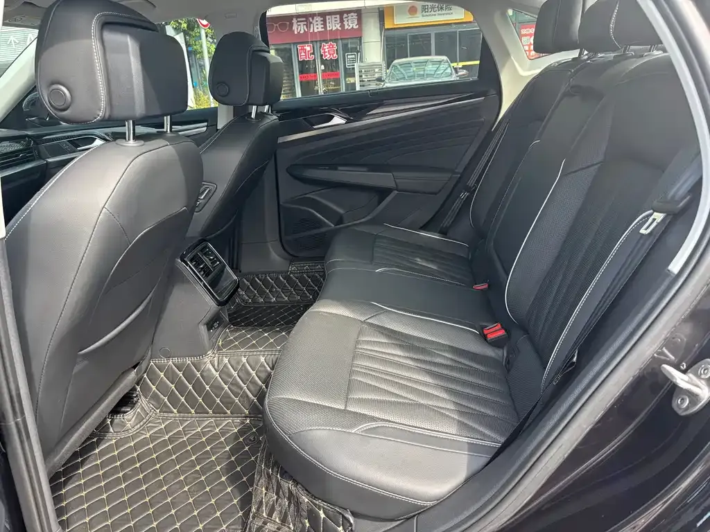Volkswagen Passat — фото 8