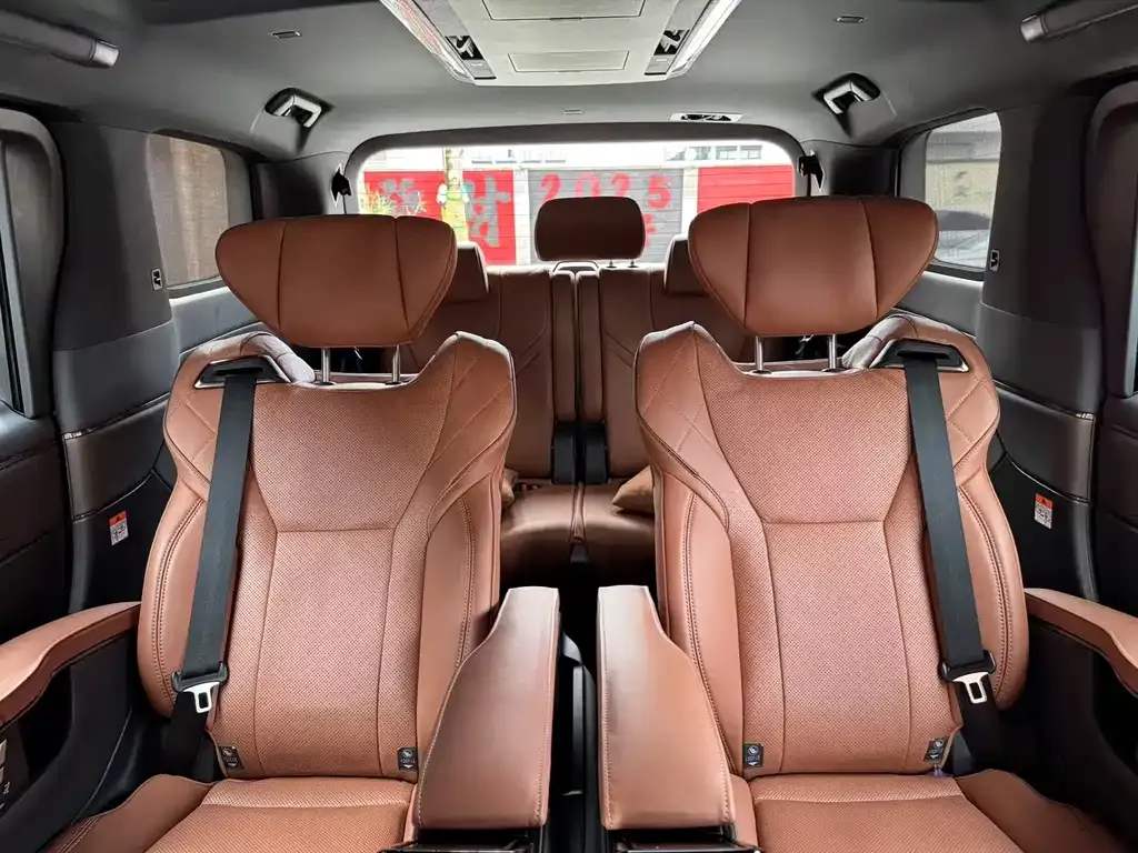 Toyota Alphard — фото 10