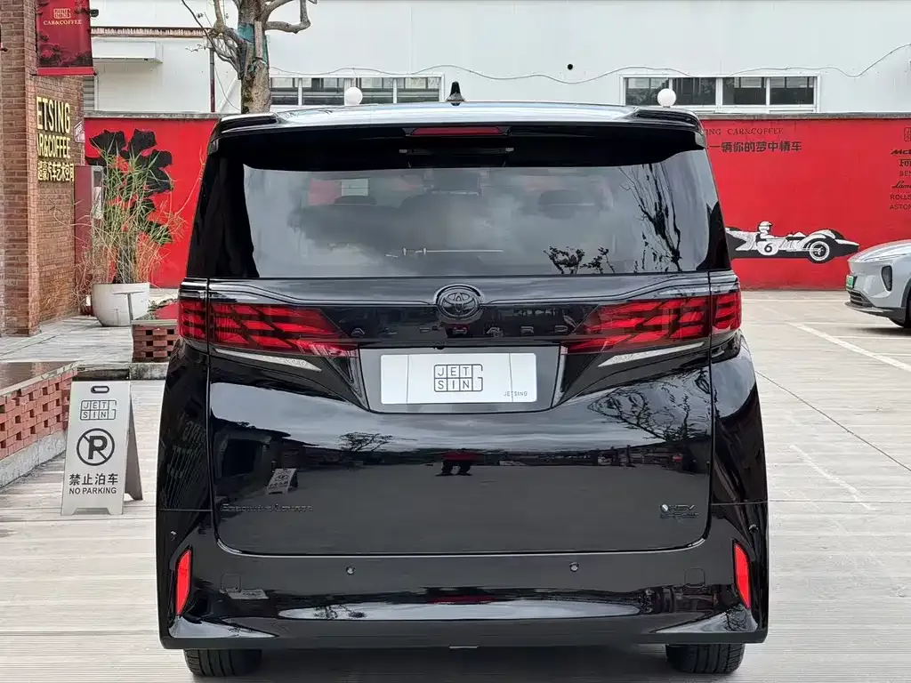 Toyota Alphard — фото 3