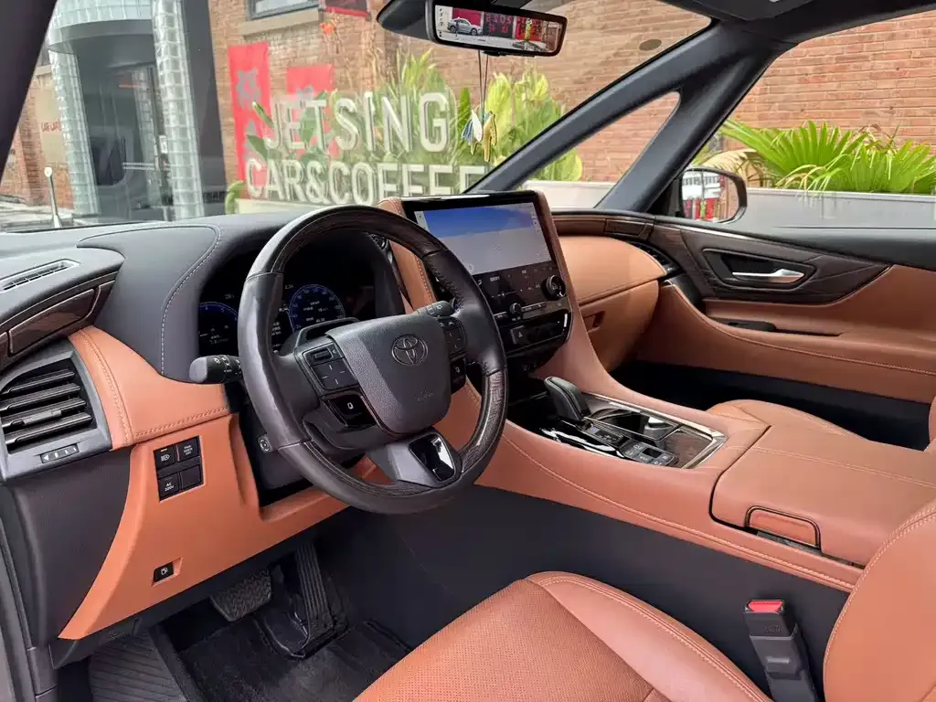 Toyota Alphard — фото 5