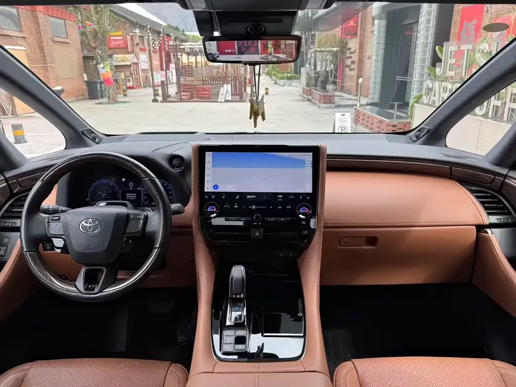 Toyota Alphard — фото 8