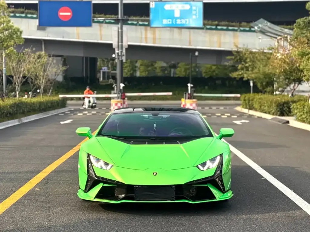 Lamborghini Huracan — фото 1