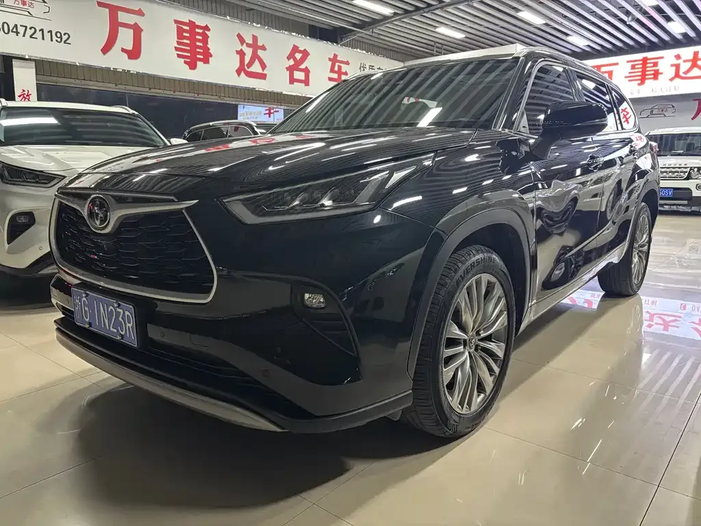 Toyota Highlander — фото 1