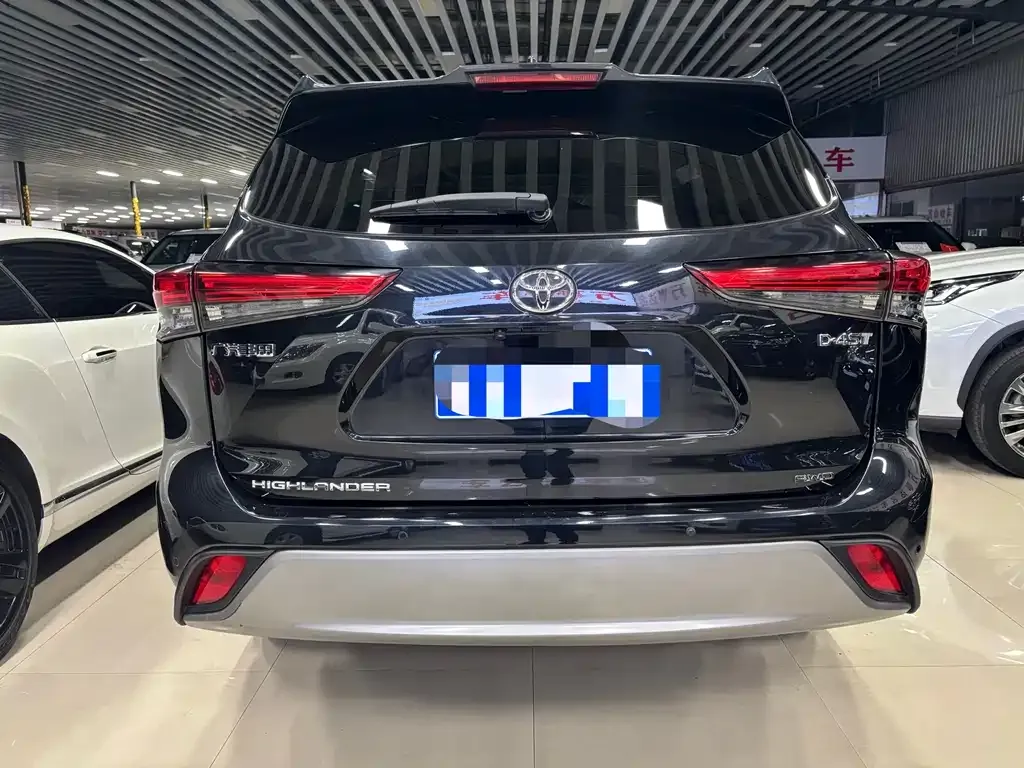 Toyota Highlander — фото 10