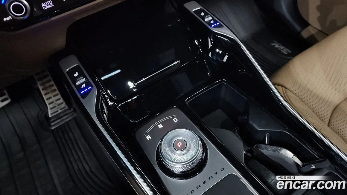 Kia Sorento — фото 9