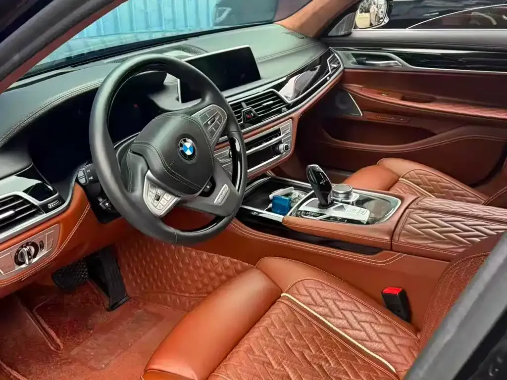 BMW 7 Series — фото 6