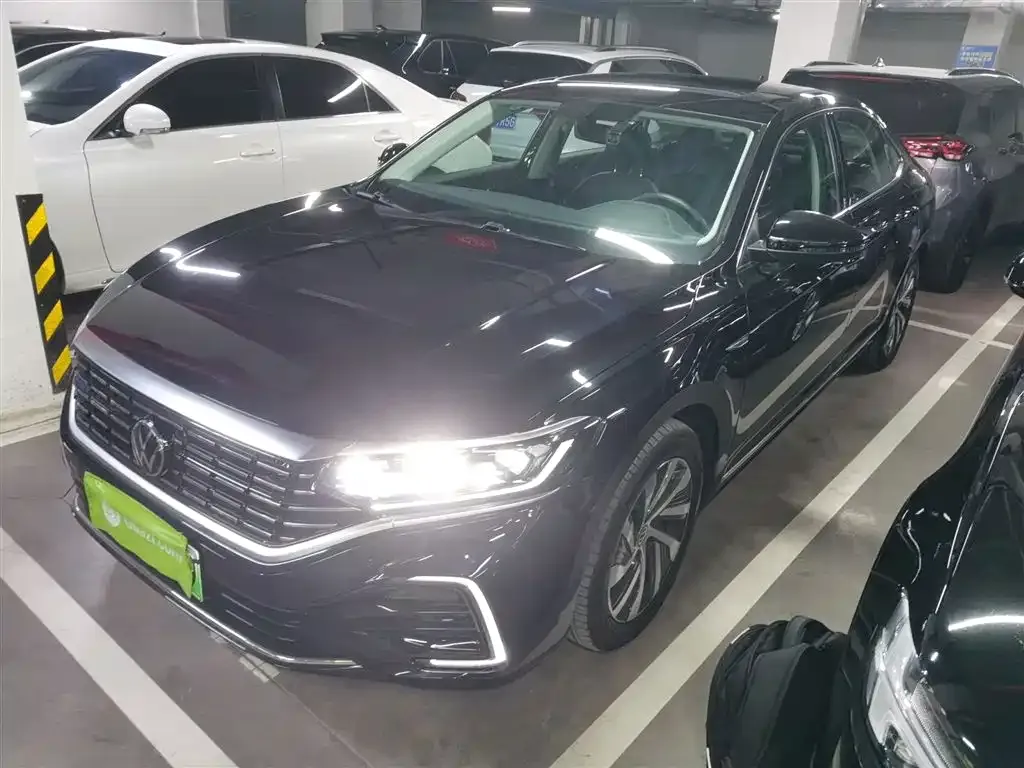Volkswagen Passat New Energy — фото 1