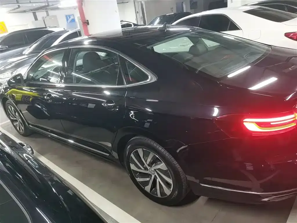 Volkswagen Passat New Energy — фото 5