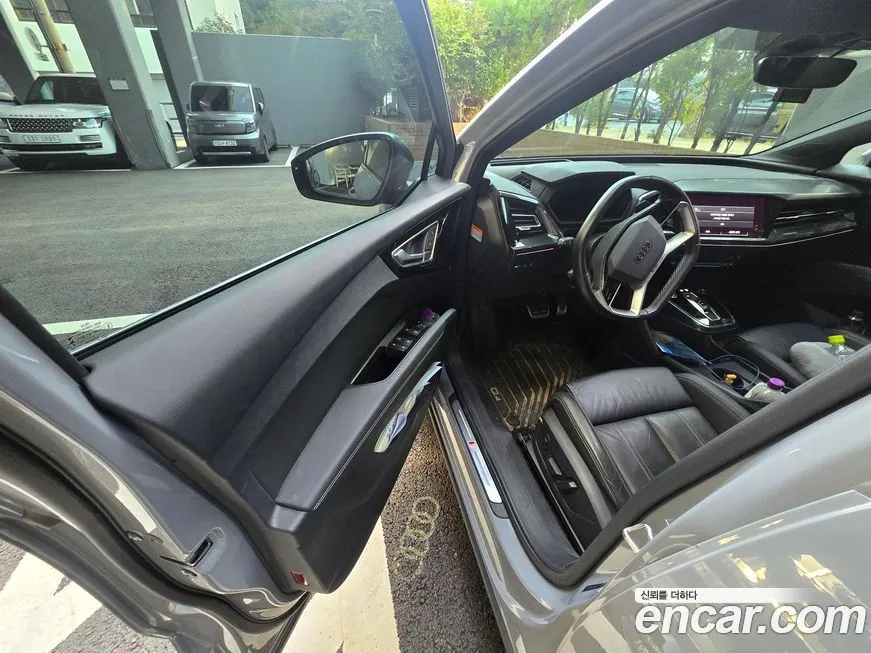 Audi Q4 e-tron — фото 10