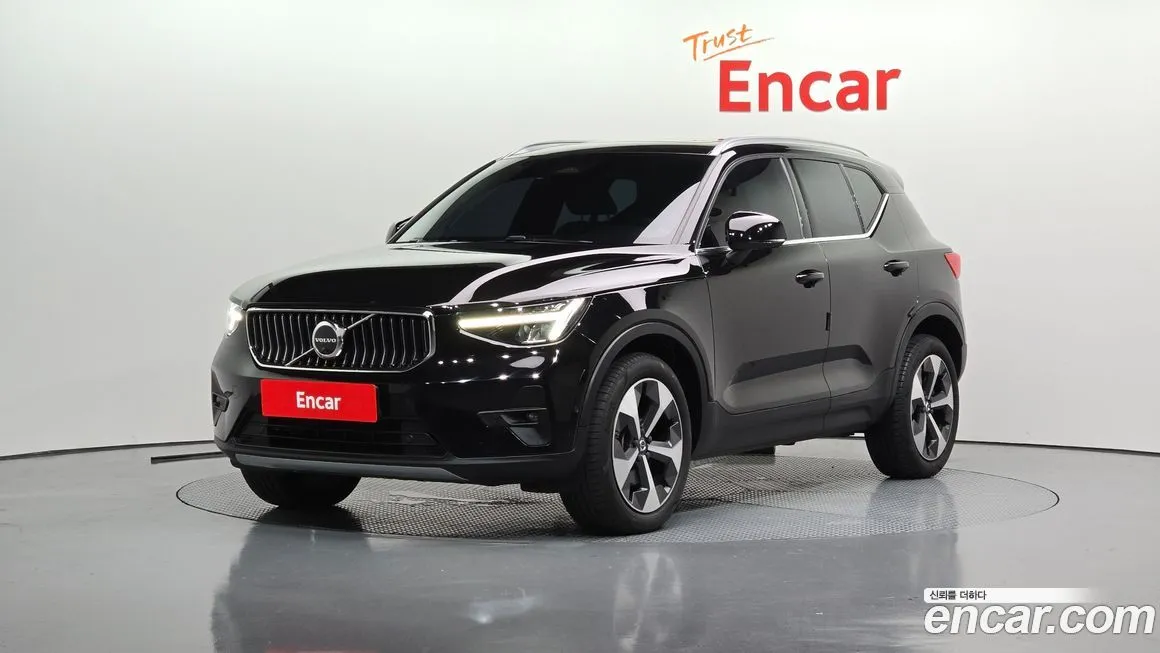 Volvo XC40 — фото 1