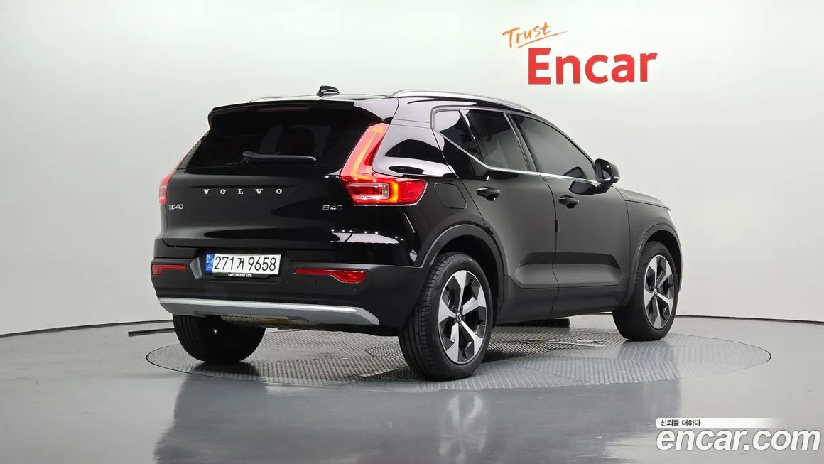 Volvo XC40 — фото 2