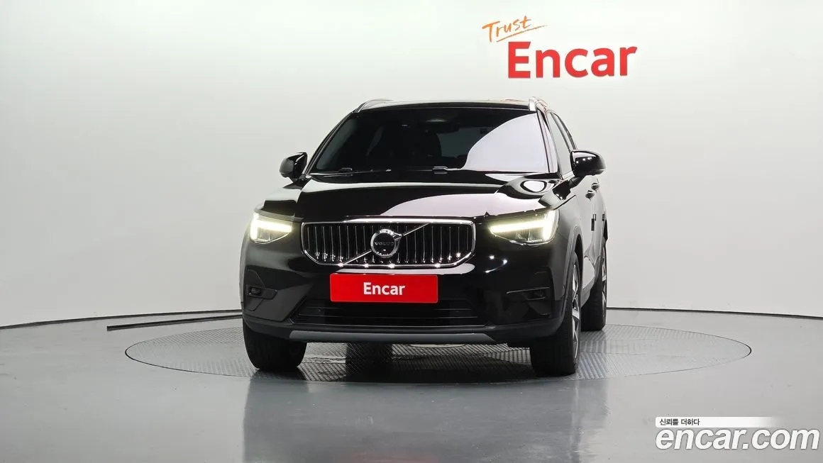 Volvo XC40 — фото 3
