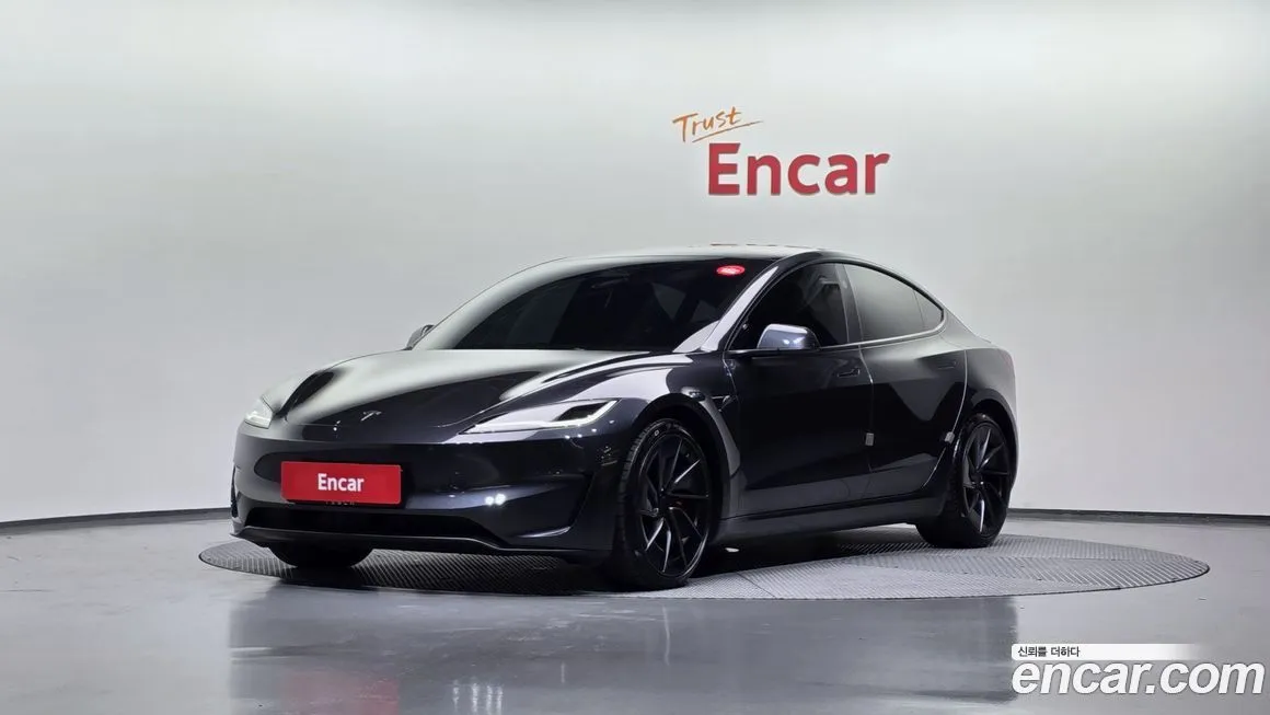 Tesla Model 3 — фото 1