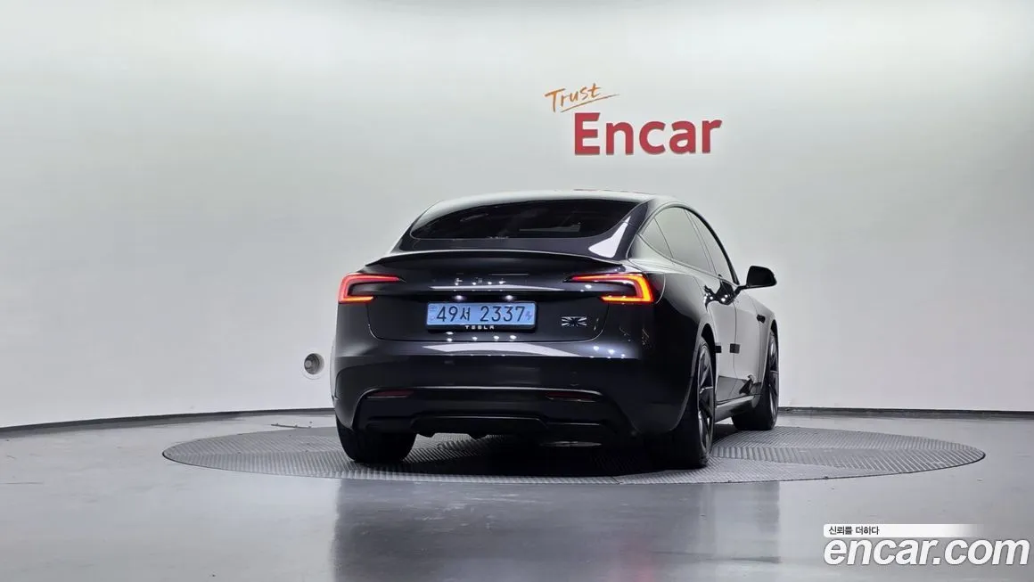 Tesla Model 3 — фото 4