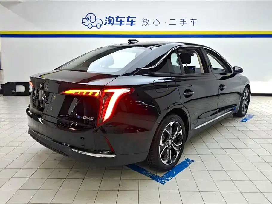 Hongqi E-QM5 — фото 3