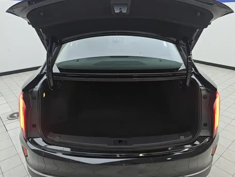 Hongqi E-QM5 — фото 4